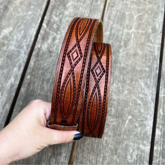 Vintage Chambers Tooled Leather Belt with North Dakota Soil Conservation Buckle - Picture 4 of 9